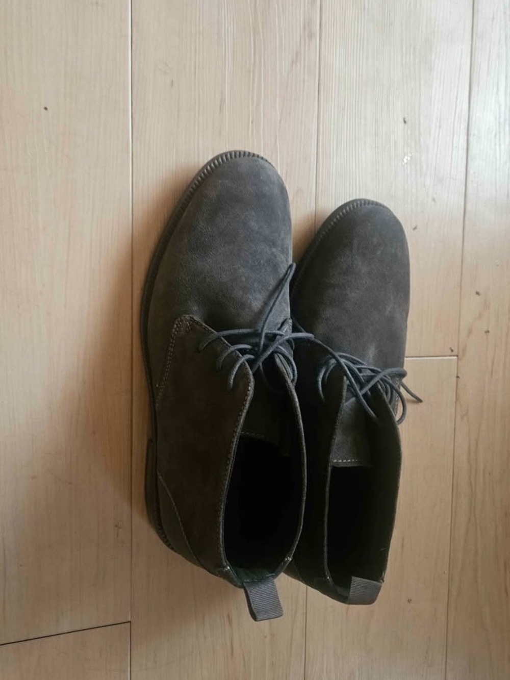 Men's Dark Gray Suede Lace-Up Chukka Boots